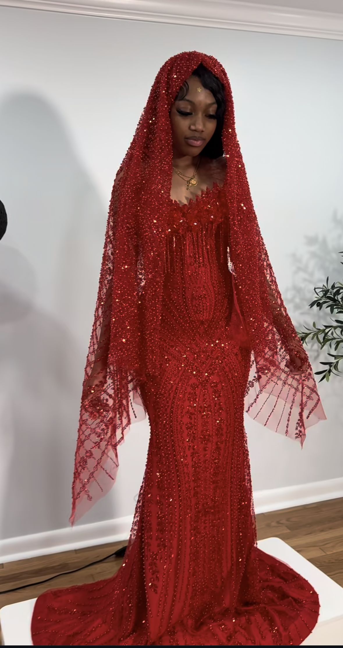 Robe de bal/mariée rouge élégante ornée de strass, épaules dénudées et dos nu scintillants, N1862