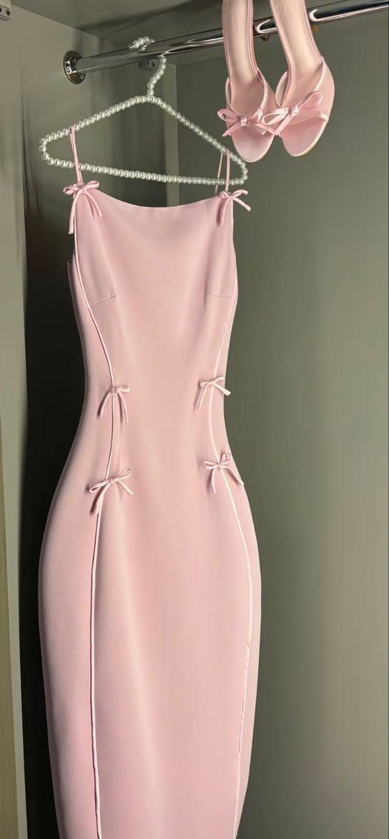 Robe de bal longue rose à fines bretelles et fourreau, idéale pour un 20e anniversaire (N130)