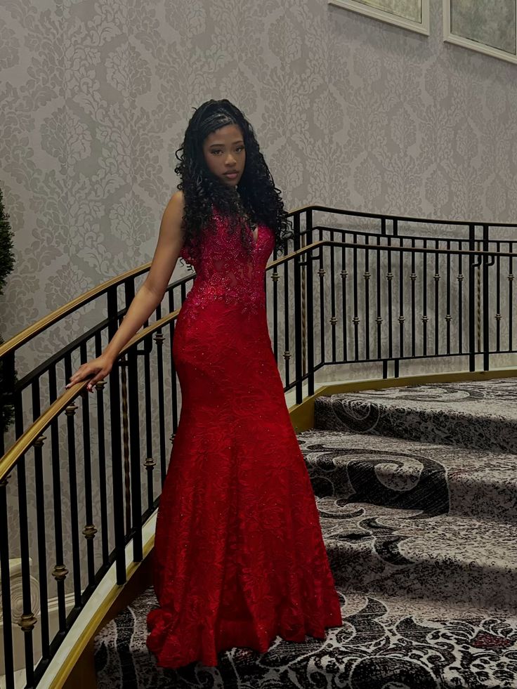 Robe de soirée longue élégante à bretelles spaghetti en dentelle rouge, style sirène, pour femmes et jeunes filles noires (N136)