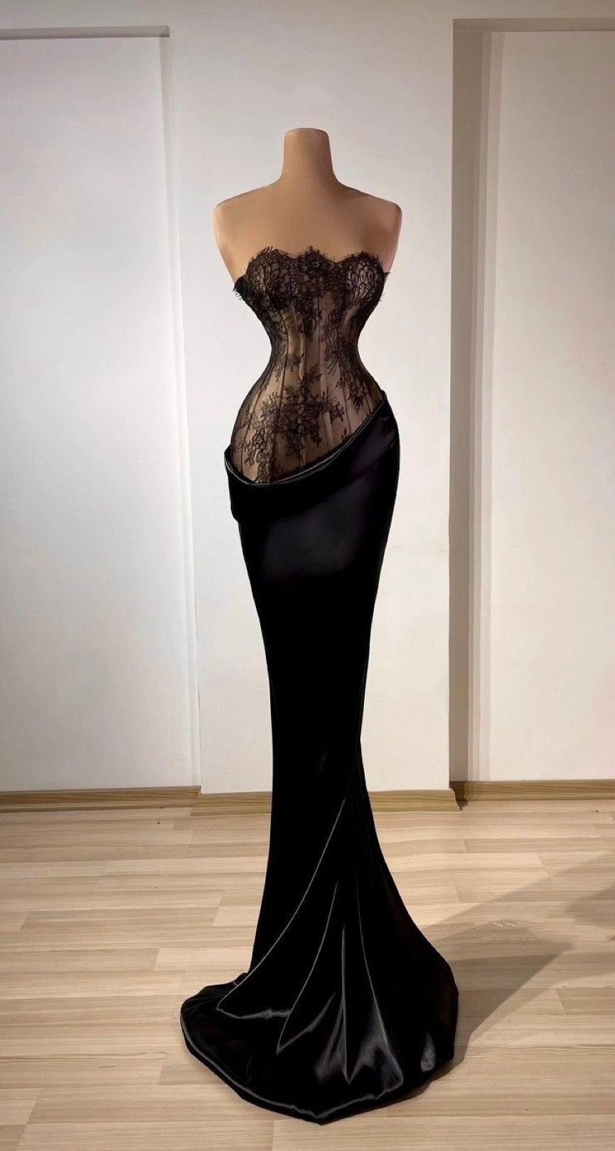 Robe de soirée maxi noire élégante et sexy en velours sans bretelles, idéale pour les bals de fin d'année et les soirées d'adolescentes (AB1194)