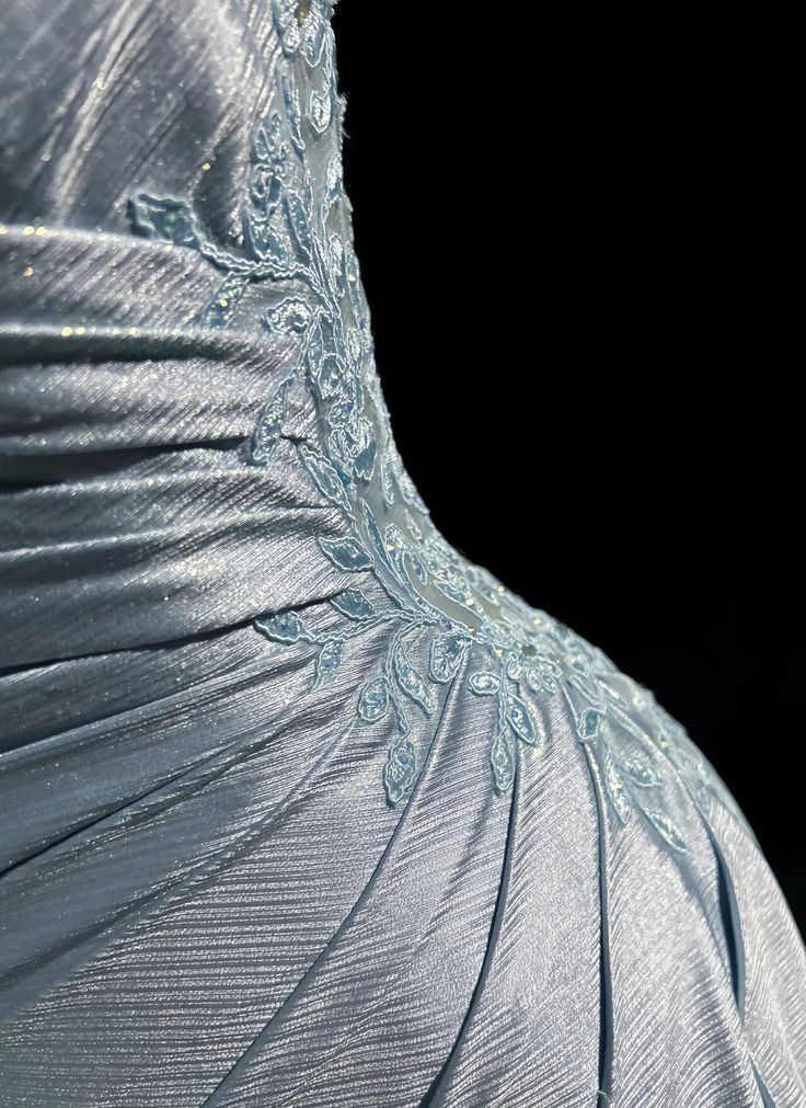 Robe de bal bleue élégante à fines bretelles spaghetti, décolleté cœur plissé, dos nu sexy, coupe sirène, robe de soirée de gala AB987