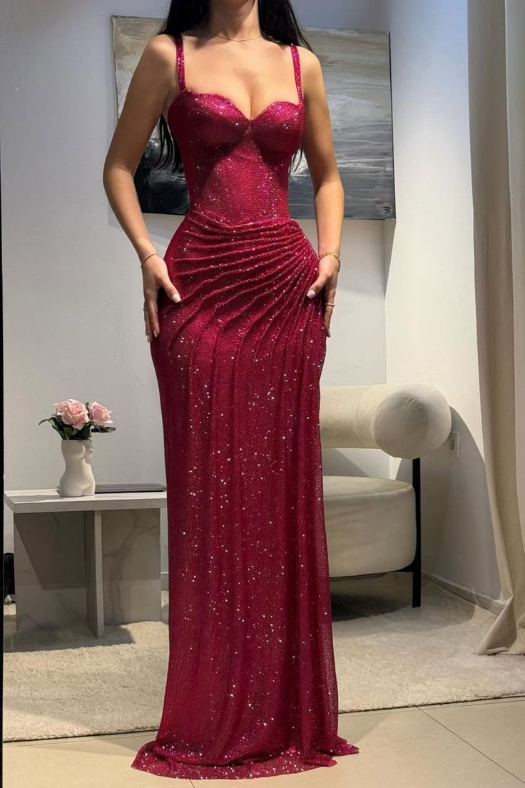 Robe de bal moulante à paillettes, décolleté en cœur, fines bretelles et fente latérale froncée, idéale pour les lycéennes (AB1989).