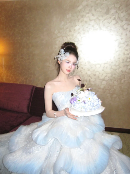Robe de mariée princesse, robe de bal bustier en tulle bleu clair plissé, style robe de mariée longue et cintrée AB2404