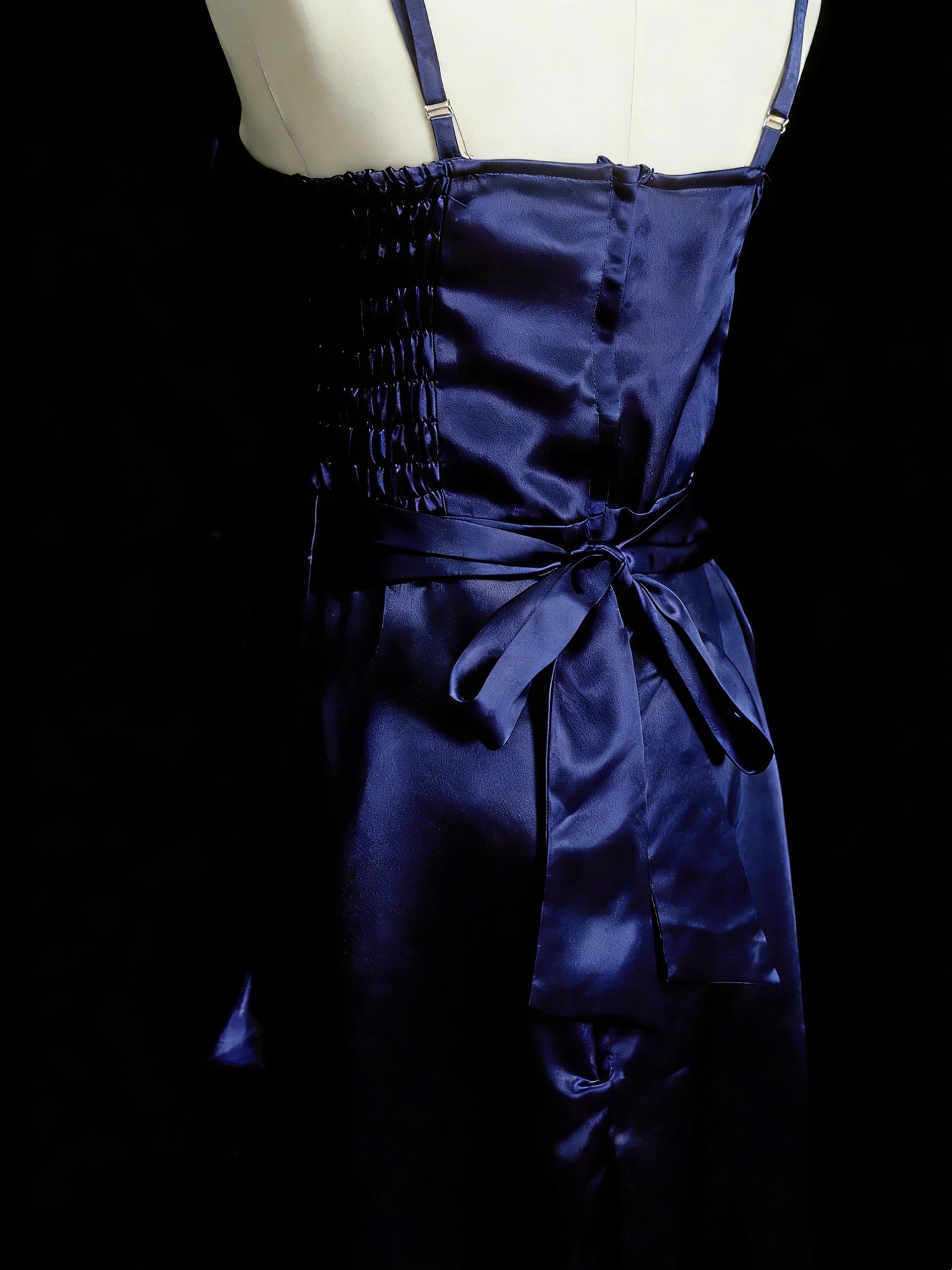 Robe de soirée vintage style années 70/80, coupe trapèze, bretelles spaghetti, bleu marine, idéale pour les adolescentes, les étudiantes et les jeunes filles. Robe longue de bal de fin d'année N1143