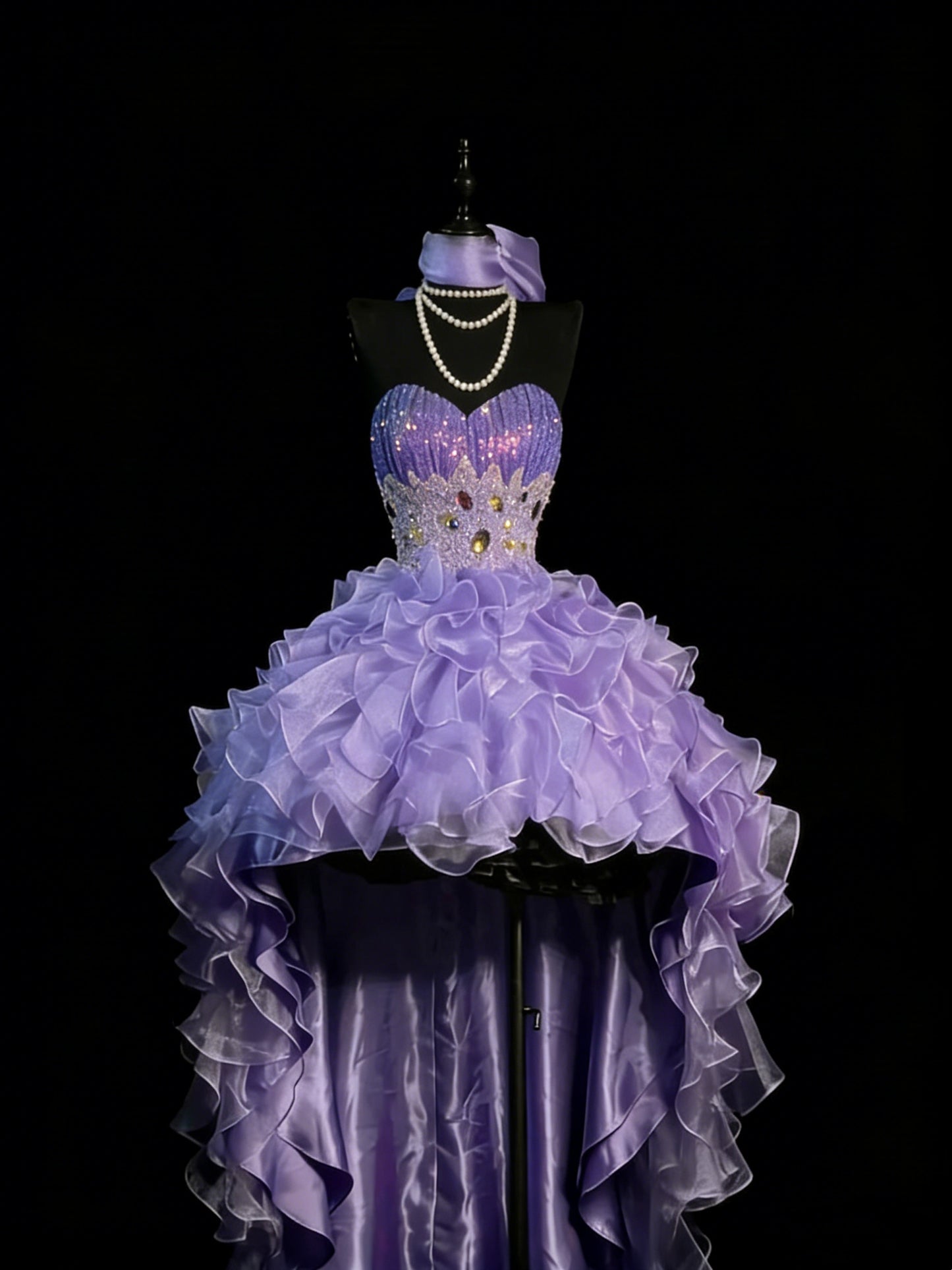 Robe de soirée élégante et discrète en organza bleu clair à volants et décolleté cœur, idéale pour les jeunes filles (N1181).
