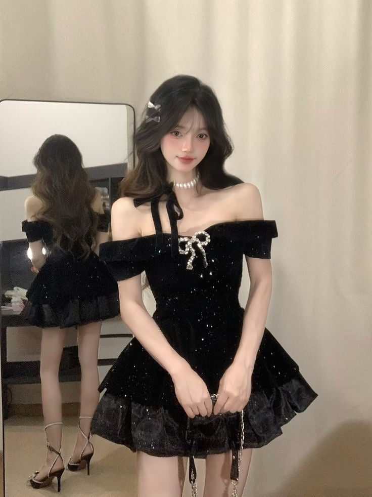 Mignonne Robe de Bal Épaules Dénudées Paillettes Noires Nouvelle Étudiante Lycée Courte Mini Robe de Fête de Rentrée RB4413
