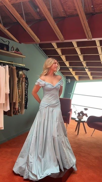 Robe de bal longue sirène élégante en mousseline bleue à épaules dénudées, modèle AB579