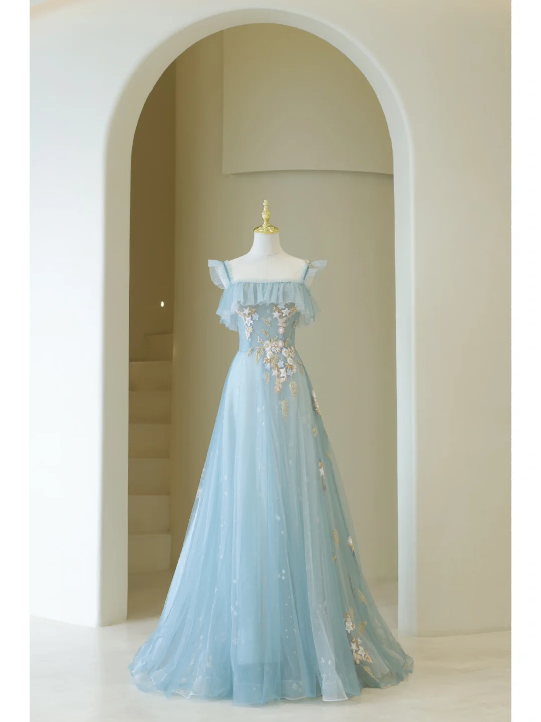 Niedliches Ballkleid mit Spaghettiträgern, hellblauer Tüll, langes Abendkleid, beeindruckendes Outfit zum 19. Geburtstag, Abiballkleid AB865