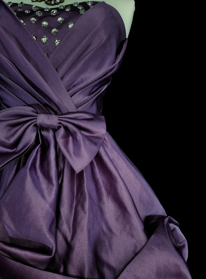 Robe de bal unique en satin violet à décolleté cœur, inspiration années 2000, robes de bal courtes, inspiration robes de soirée N1746