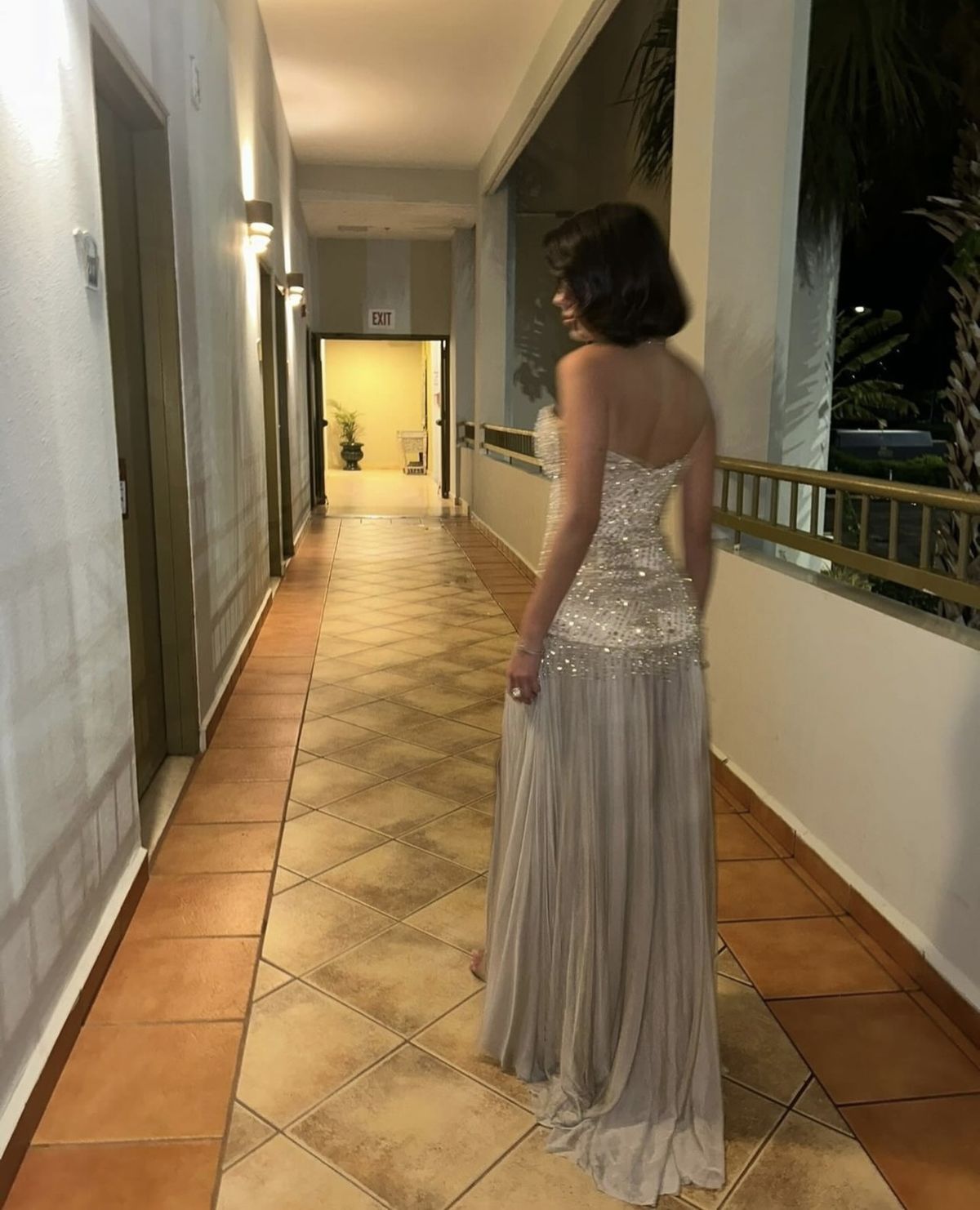 Robe de bal longue élégante en mousseline champagne, coupe trapèze, décolleté cœur, taille basse, ornée de perles, idéale pour une soirée, un 18e anniversaire ou une remise de diplôme (N903)