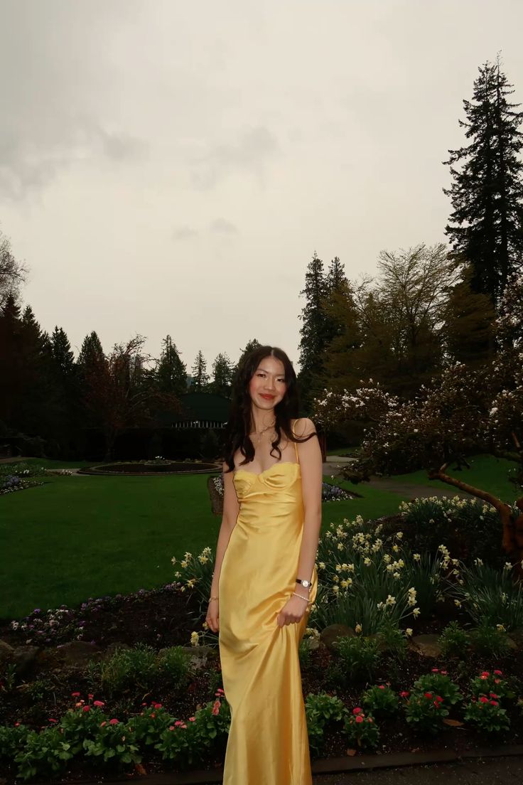 Langes, gelbes Meerjungfrauen-Abendkleid aus Satin mit Spaghettiträgern, ideal für Abschlussball, Urlaub oder als Hochzeitsgast (Modell N259)