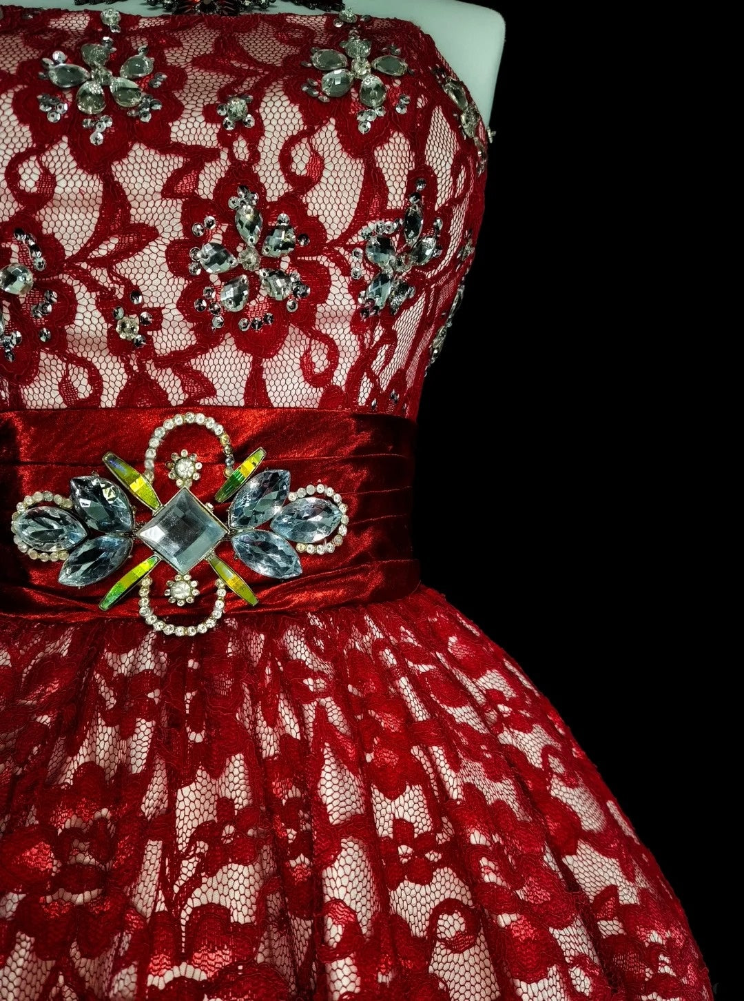 Robe de bal bustier en dentelle rouge d'inspiration unique - Robes de bal courtes d'inspiration vintage des années 2000 N2010