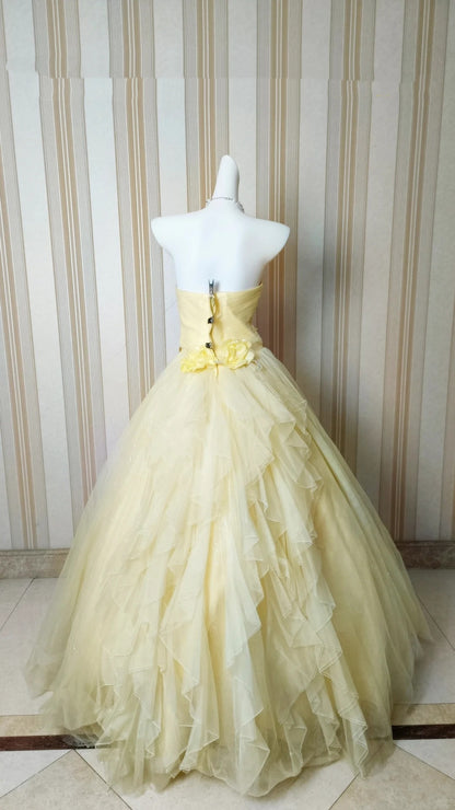Robe de bal princesse sans bretelles jaune à volants étagés avec fleurs Robes de fête Sweet 16 Robe de Quinceanera N4184