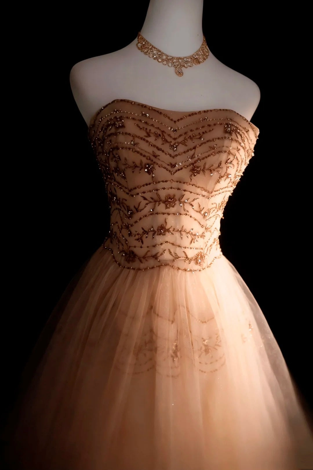 Robes de bal de promo modestes sans bretelles en tulle champagne avec perles longue robe de Quinceañera N2974