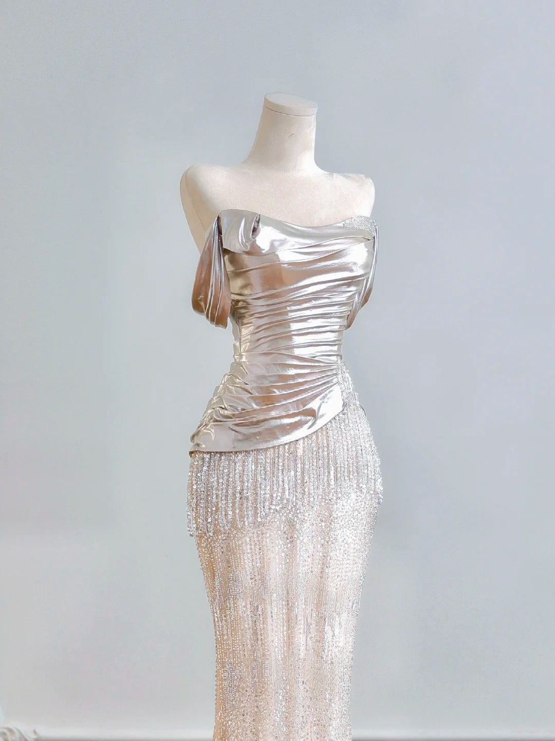 Robe de bal longue sirène scintillante à épaules dénudées et sequins champagne, idéale pour un 18e anniversaire (N389)