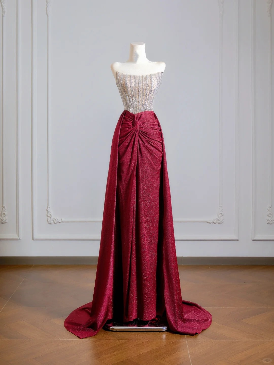 Robe de bal longue bordeaux à paillettes, sans bretelles, fourreau scintillant, idéale pour un 18e anniversaire (N343)