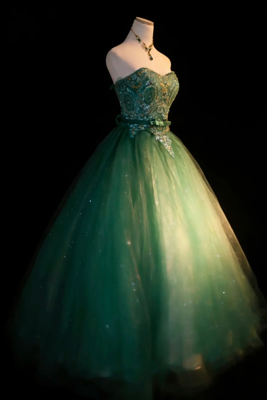 Bescheidene Ballkleider für den Abschlussball, trägerlos, aus grünem Tüll mit Perlen, langes Quinceañera-Kleid N2975