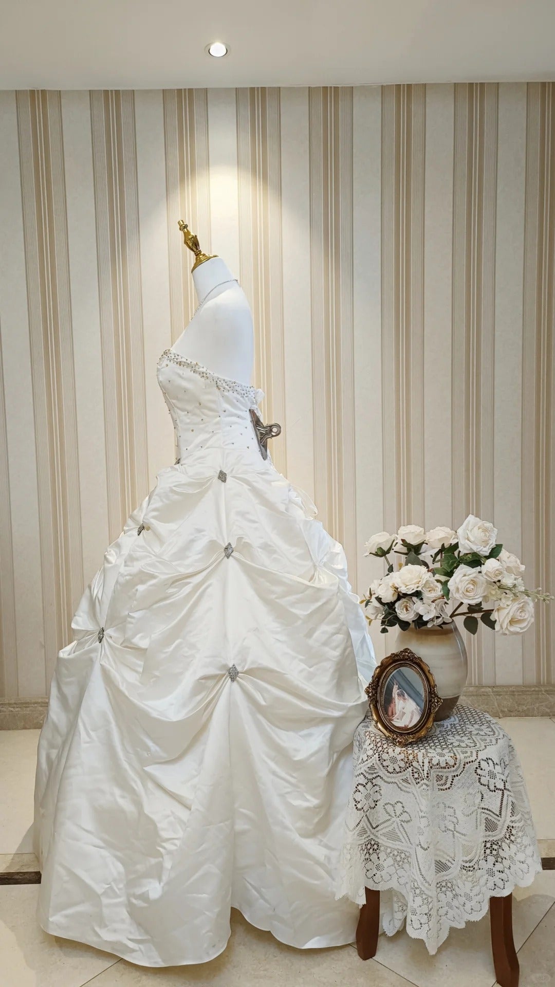 Robes de mariée vintage, Robe de bal, Bustier cœur, Perles, Robe de mariée longue d'été N4209