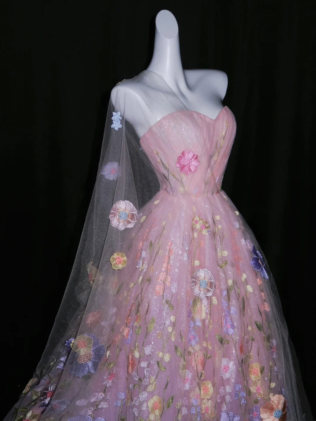 Robe de bal rose sans bretelles, sans manches, en tulle fleuri, longue, idéale pour une quinceañera, un anniversaire de 15 ou 16 ans (N1085)