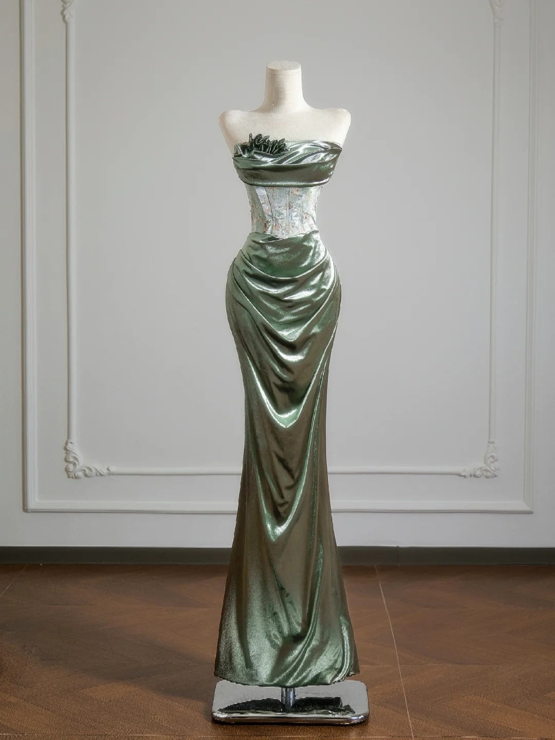 Romantisches, trägerloses Meerjungfrauen-Abendkleid in Salbeigrün mit Rüschen – ein beeindruckendes Outfit für den 18. Geburtstag (Partykleid N397)