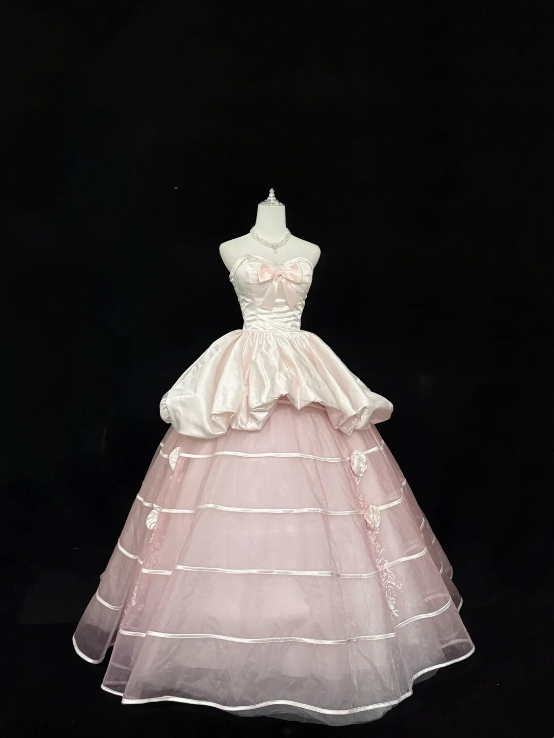 Langes Ballkleid für Sweet 16, herzförmiger Ausschnitt, zartrosa mit Blumen, Sweet-Sixteen-Geburtstagskleid RC0315