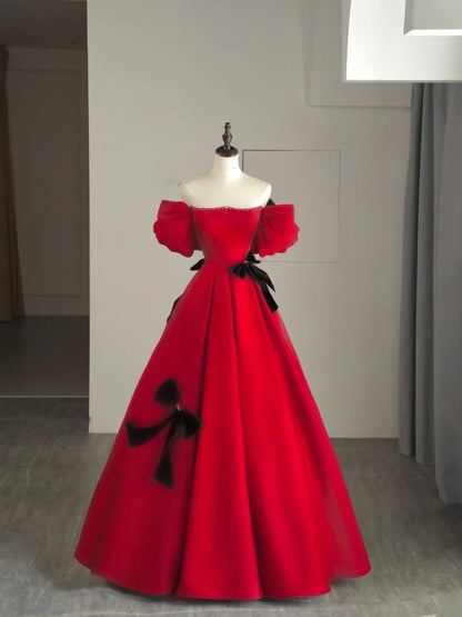 Robe de bal élégante et discrète, épaules dénudées, en satin rouge, idéale pour une soirée étudiante ou un bal de fin d'année (N1165).