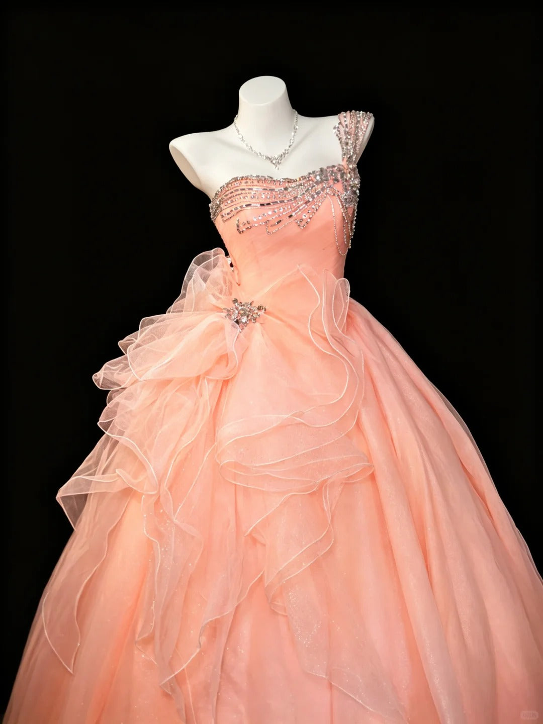 Süßes Ballkleid, eine Schulter, korallenrosa Tüll mit Perlen, Quince-Kleid, lang, Sweet 15 16 Quinceañera-Kleider, Vestido de princesa RB4472