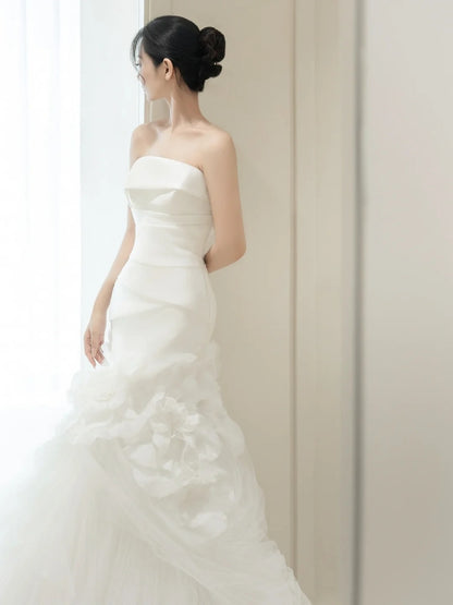 Robe de mariée sirène blanche sans manches, sans bretelles, plissée, coupe ajustée N229