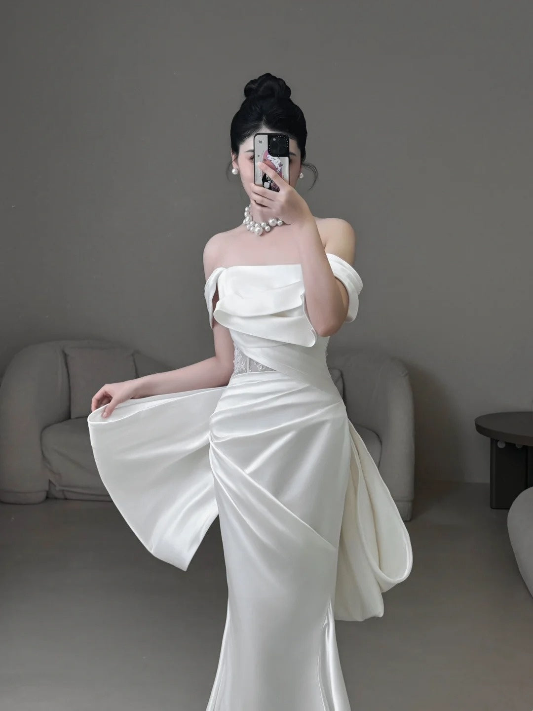 Robe de mariée sirène classique en satin blanc à épaules dénudées et manches courtes, robe de mariée d'été N235