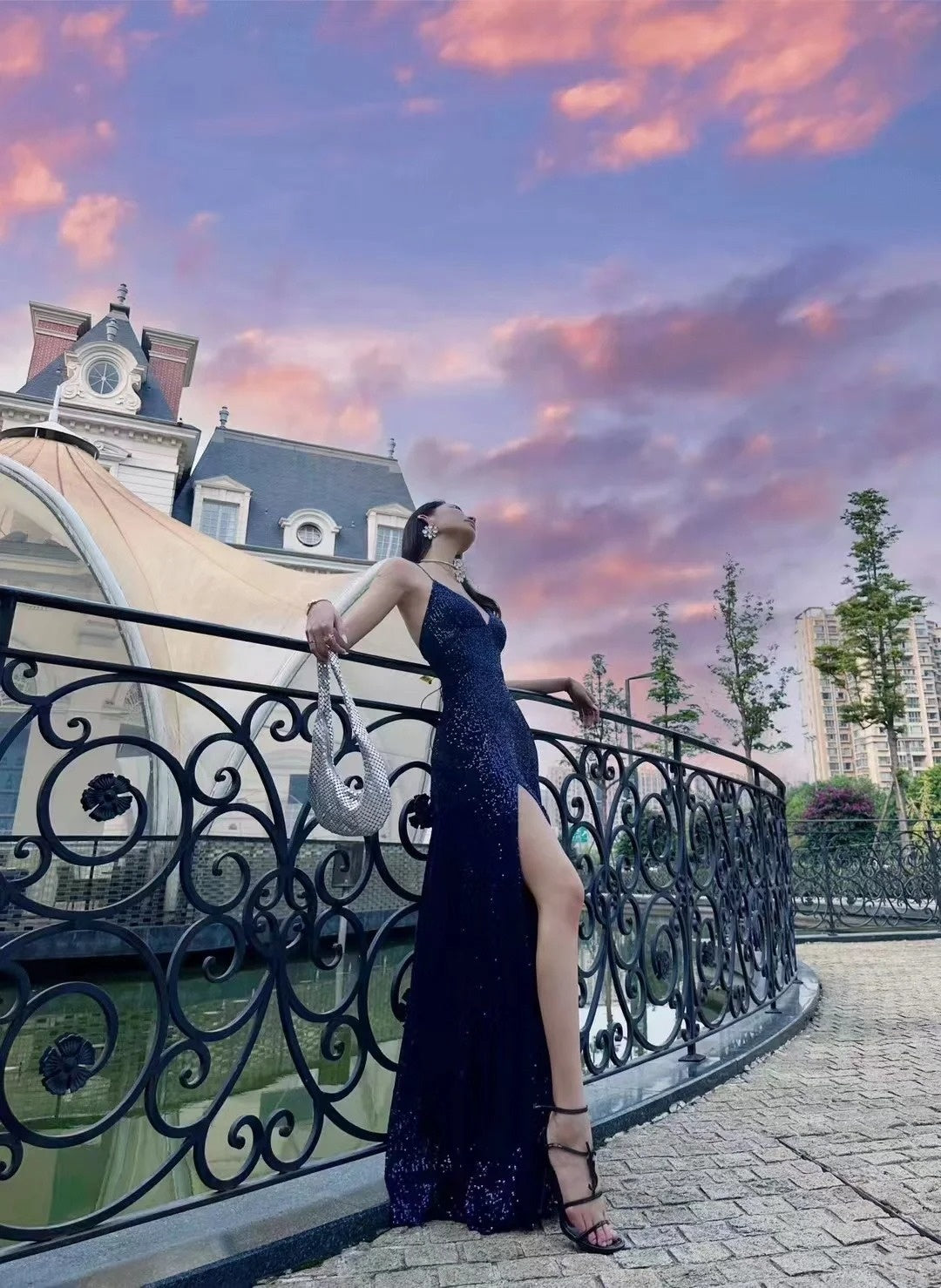 Sexy marineblaues, langes Meerjungfrauen-Abendkleid mit V-Ausschnitt, Schnürung und Schlitz AB640