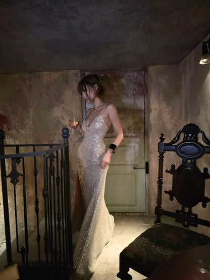 Robe de bal longue sirène à fines bretelles et sequins champagne, idéale pour un anniversaire ou une soirée formelle (N476)