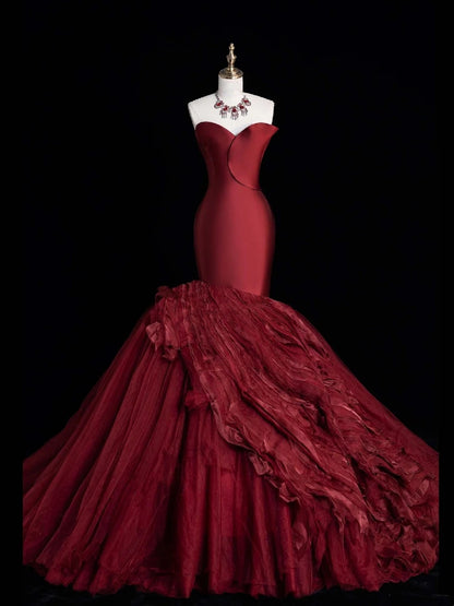 Robe de soirée longue de princesse sirène bordeaux en tulle plissé à volants et satin, décolleté cœur, N745