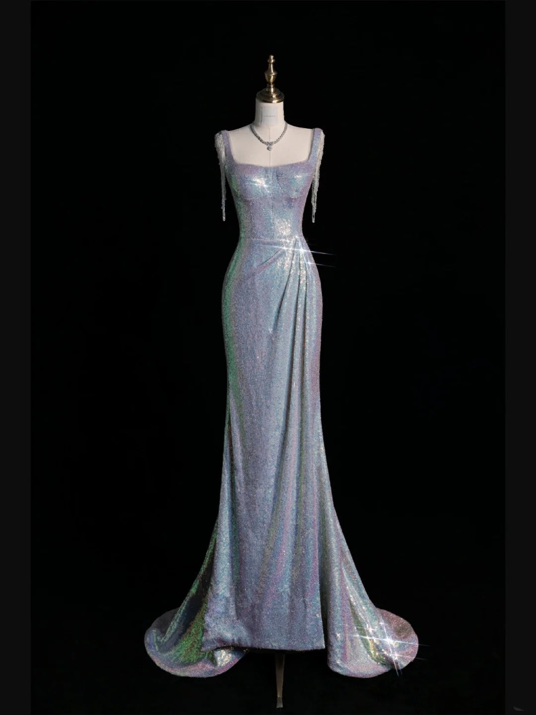 Robe de bal longue argentée à sequins et col carré, style sirène, idéale pour les adolescentes et les jeunes filles. Modèle N1074.