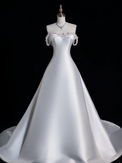 Fairytale Fantasy Art Wedding Dresses Ball Gown Sweetheart Satin White Glitter With Beaded Bodice Train Brides Dress Fitted Bridal Gowns N649