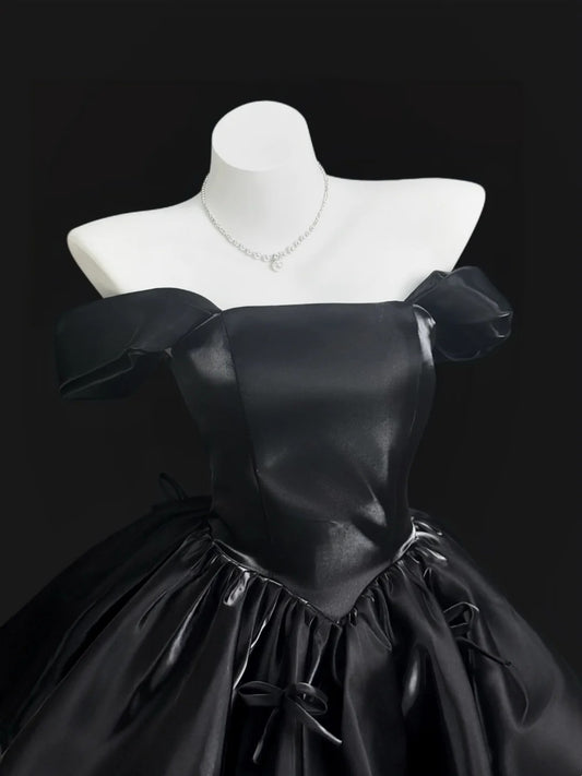 Cute Ball Gown Off The Shoulder Little Black Dress Satin Short Cocktail Gown Homecoming Dresses Ideas Hoco Outfit RB5440
