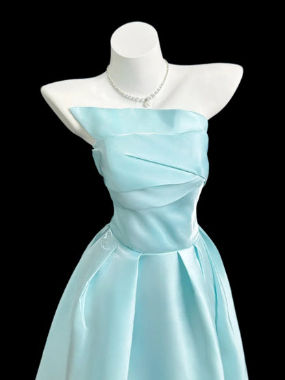 Süßes A-Linien trägerloses blaues Satin Sommer Strand Frühling Sommer Event Outfits Hochzeitsgast Kleider RB4358