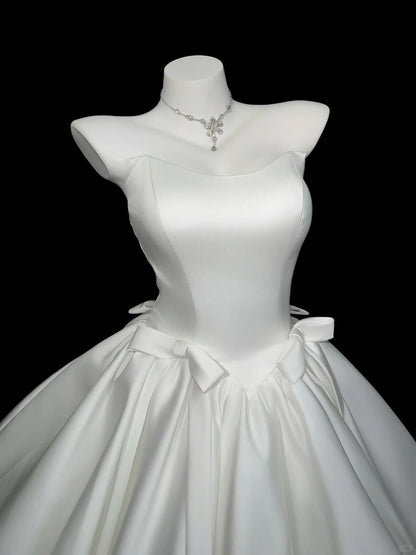 Romantisches Ballkleid, trägerlos, weißes Satin, kurzes Abschlusskleid für die Oberstufe, Homecoming Kleider N4527