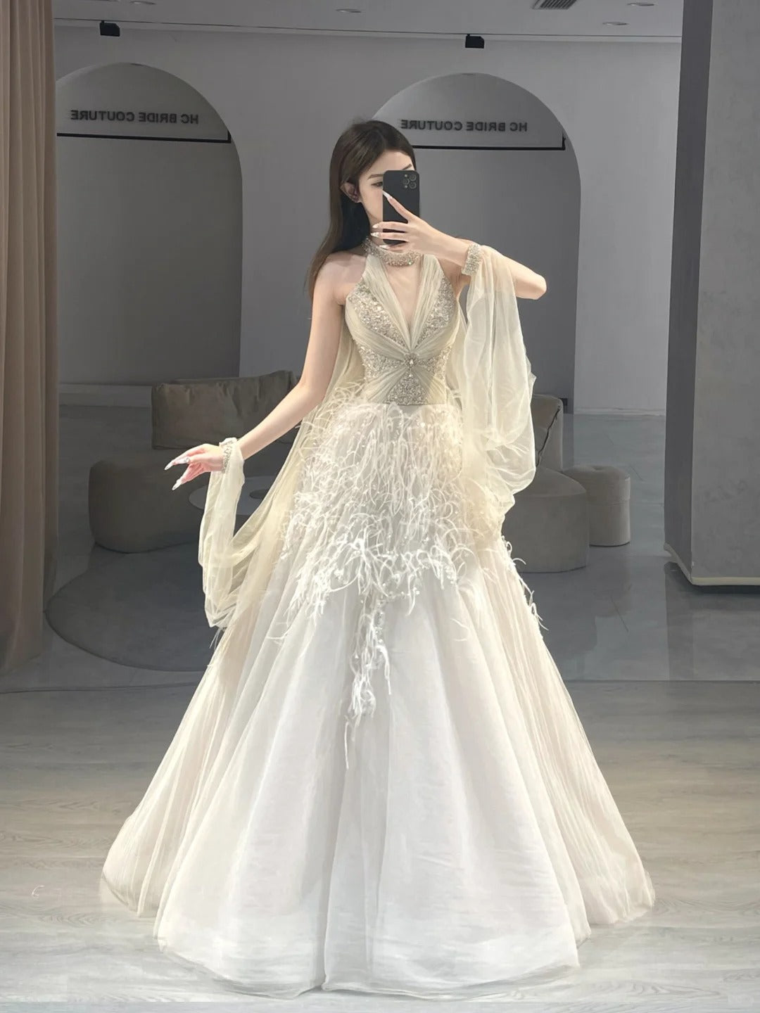 Wunderschöne Ballkleider für den Abschlussball, Neckholder, Tüll mit Perlen und Federn, langes Abendkleid N2927