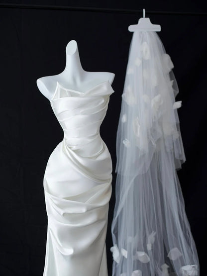Einfache Brautkleider Meerjungfrau Trägerlos Weißer Satin Mit Rüschen Lang Hochzeitskleid N2952