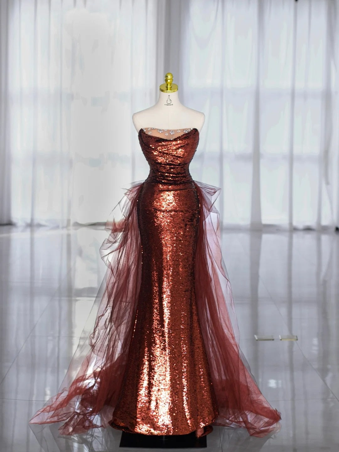 Elegante Abschlussballkleider Meerjungfrau Trägerlos Burgund Pailletten Mit gefaltetem langen Abendkleid N2942