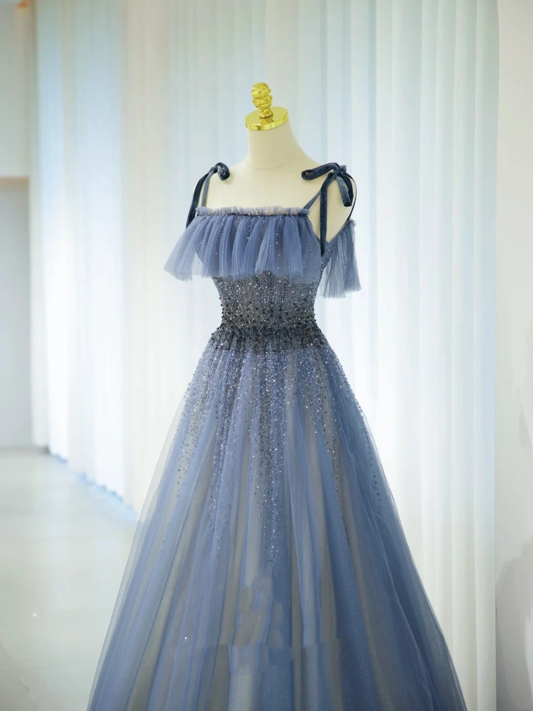 Robe de Soirée Longue de Bal de Promo en A Douce Bleue Grise avec Perles et Bretelles Fines N2856