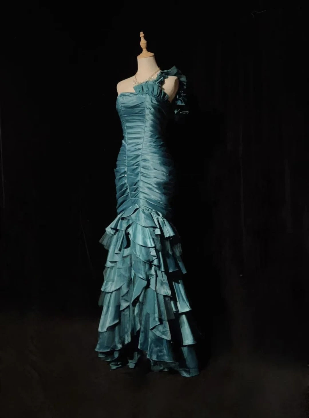 Robe de soirée longue sirène vintage, asymétrique, en satin bleu poudré avec plis, sans manches, pour anniversaire ou bal de promo N2442