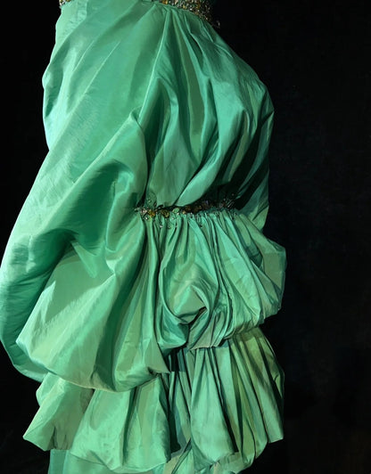 Wunderschöne Ballkleider für den Abschlussball, herzförmiger Ausschnitt, grüner Satin mit gerafften langen Abendoutfits N3379