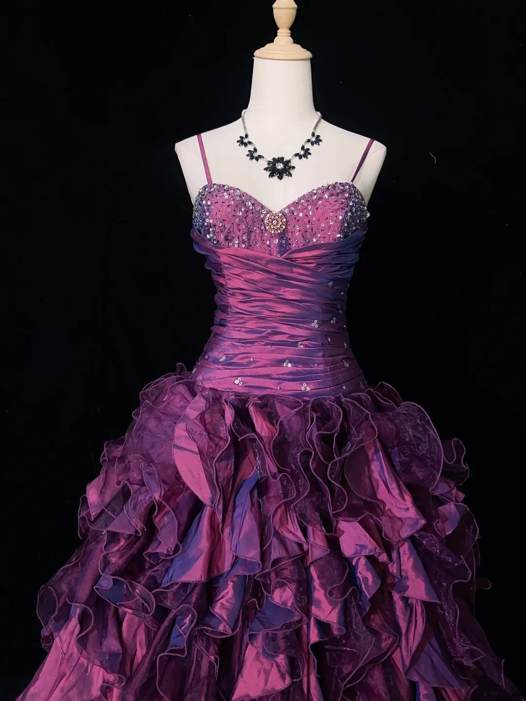 Vintage Ballkleider Inspo Ballkleid Spaghettiträger Lila Tüll Stufenlagen 80er mit Perlen Abendkleider N3357