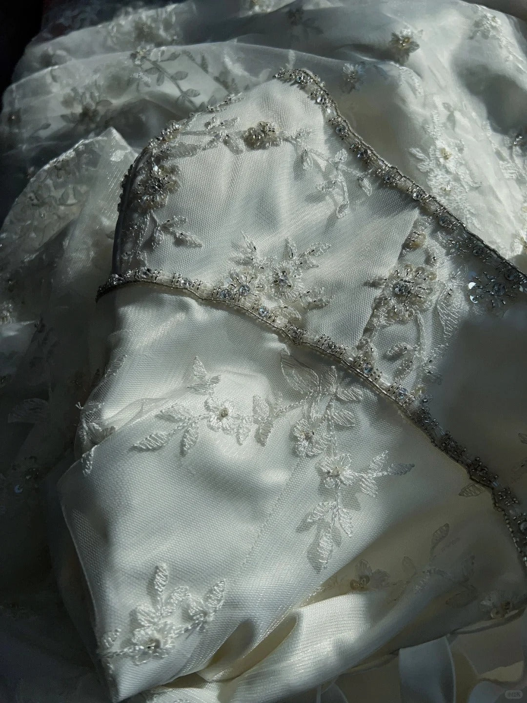 Vintage Brautkleider Inspo Meerjungfrau Spaghettiträger Weiß Lang 1980er Mit Spitze Brautkleider N3367