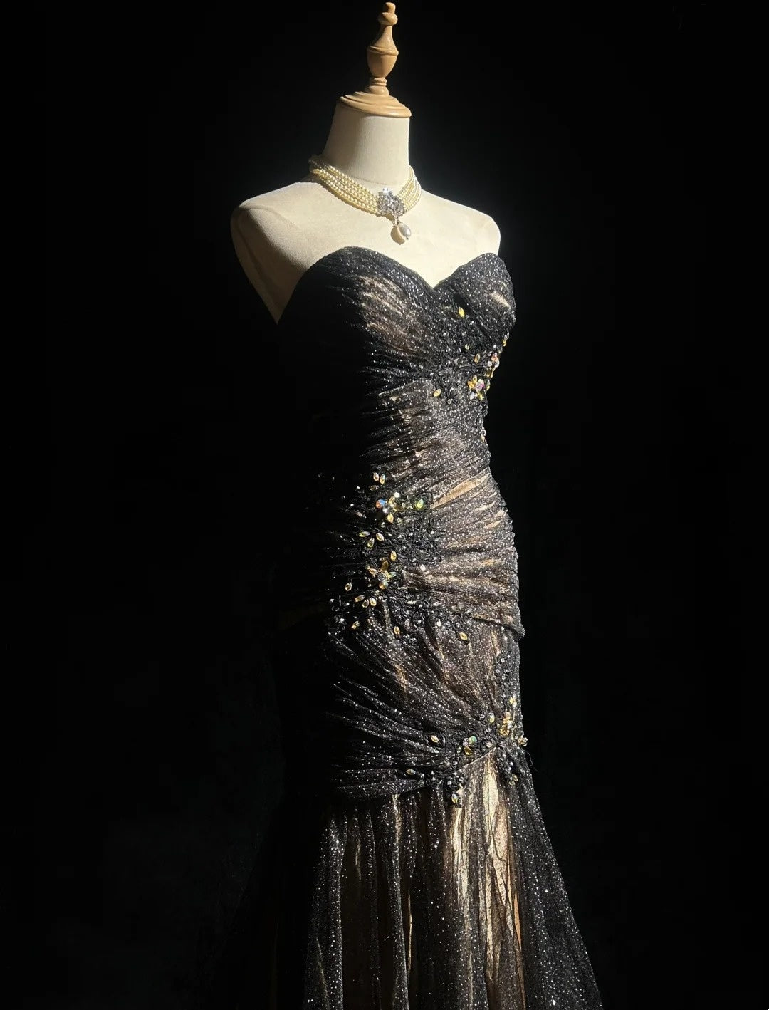 Bezaubernde Ballkleider Meerjungfrau Sweetheart Tüll Black Tie Kleid mit perlenbesetzten langen formellen Abend-Outfits N3701