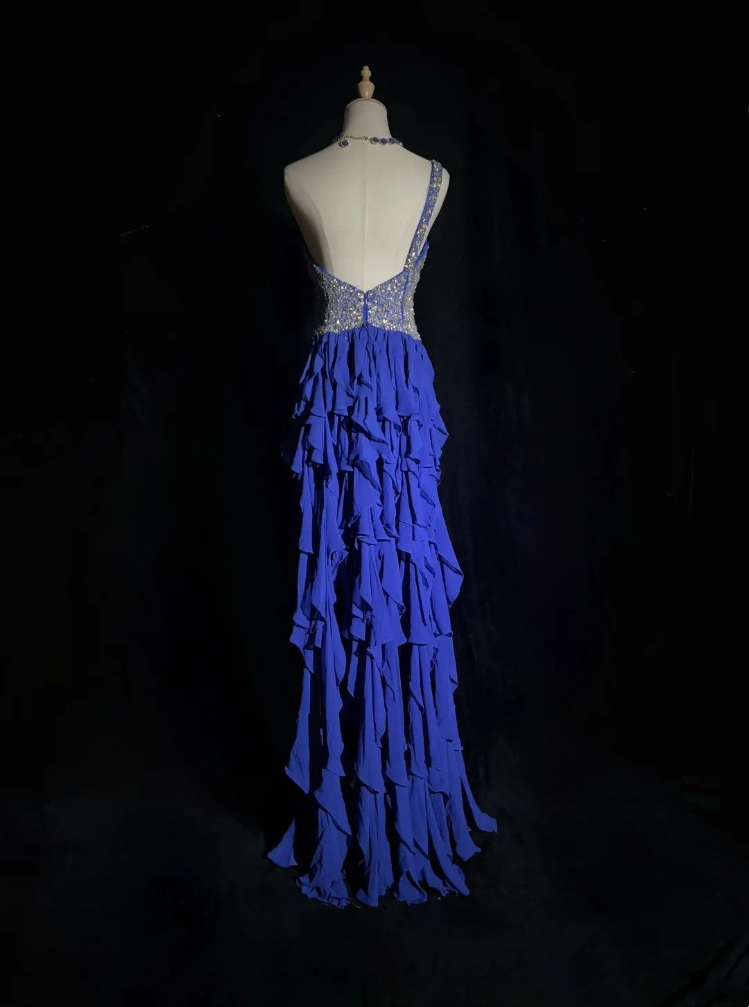 Elegante Abschlussballkleider A-Linie High-Low One-Shoulder Königsblau Chiffon mit Perlen ärmellos langes Abendkleid N2881