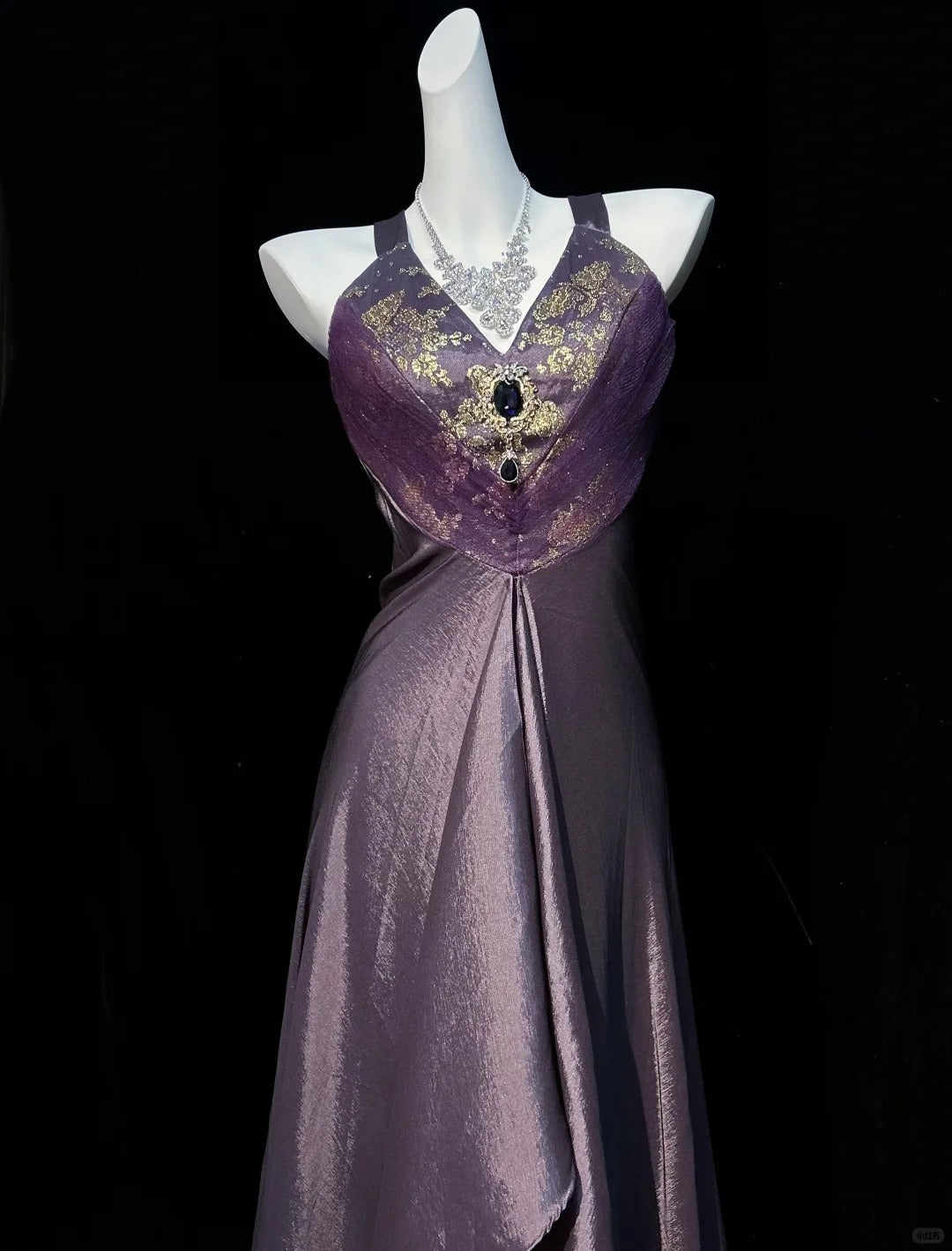Vintage Abschlussballkleider 1950er Jahre A-Linie Neckholder Traube Satin mit goldener Spitze Ärmellose Abendgarderobe RB4332