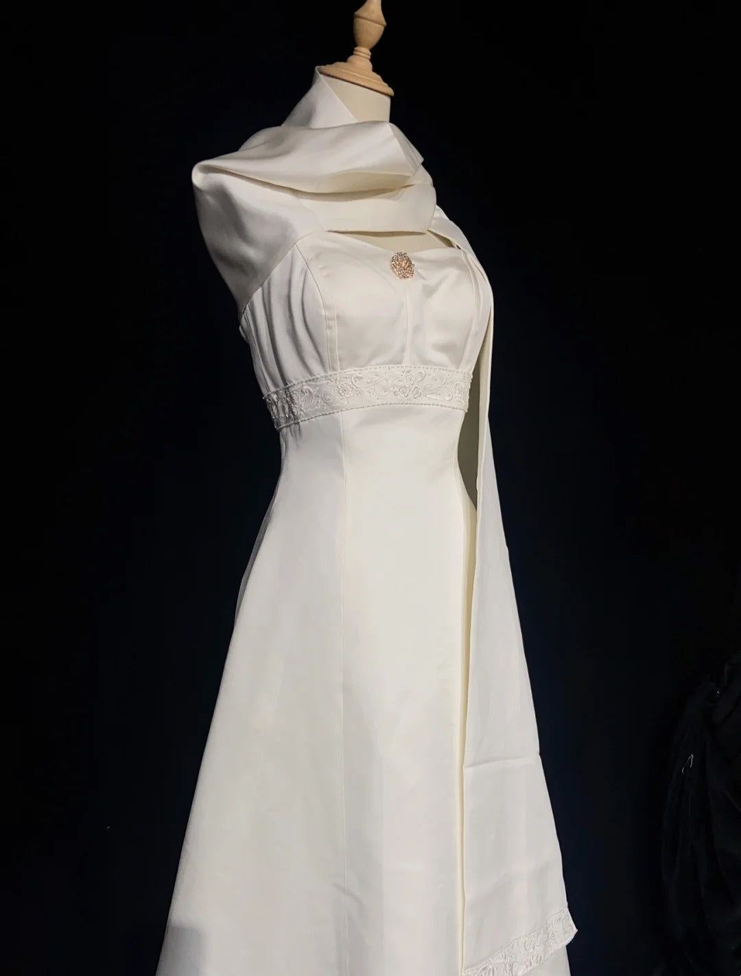 Timeless Wedding Dresses Ball Gown Spaghetti Strap Ivory With Beaded Long Brides Gown N3433