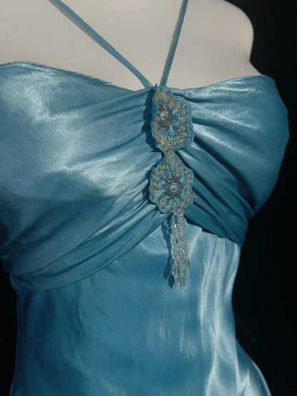 Bescheidene Abschlussballkleider Meerjungfrau Neckholder Blau Satin Ärmellos Mit Rüschen Formales Abendkleid N3828
